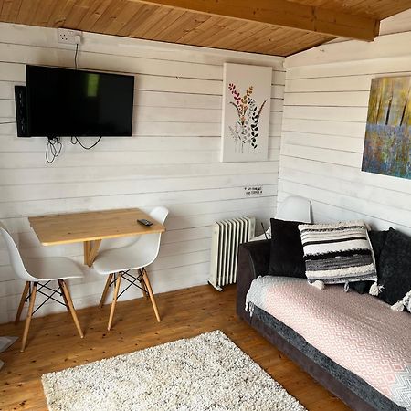 Ivy Rose Cabin No Hot Tub Bude Kültér fotó