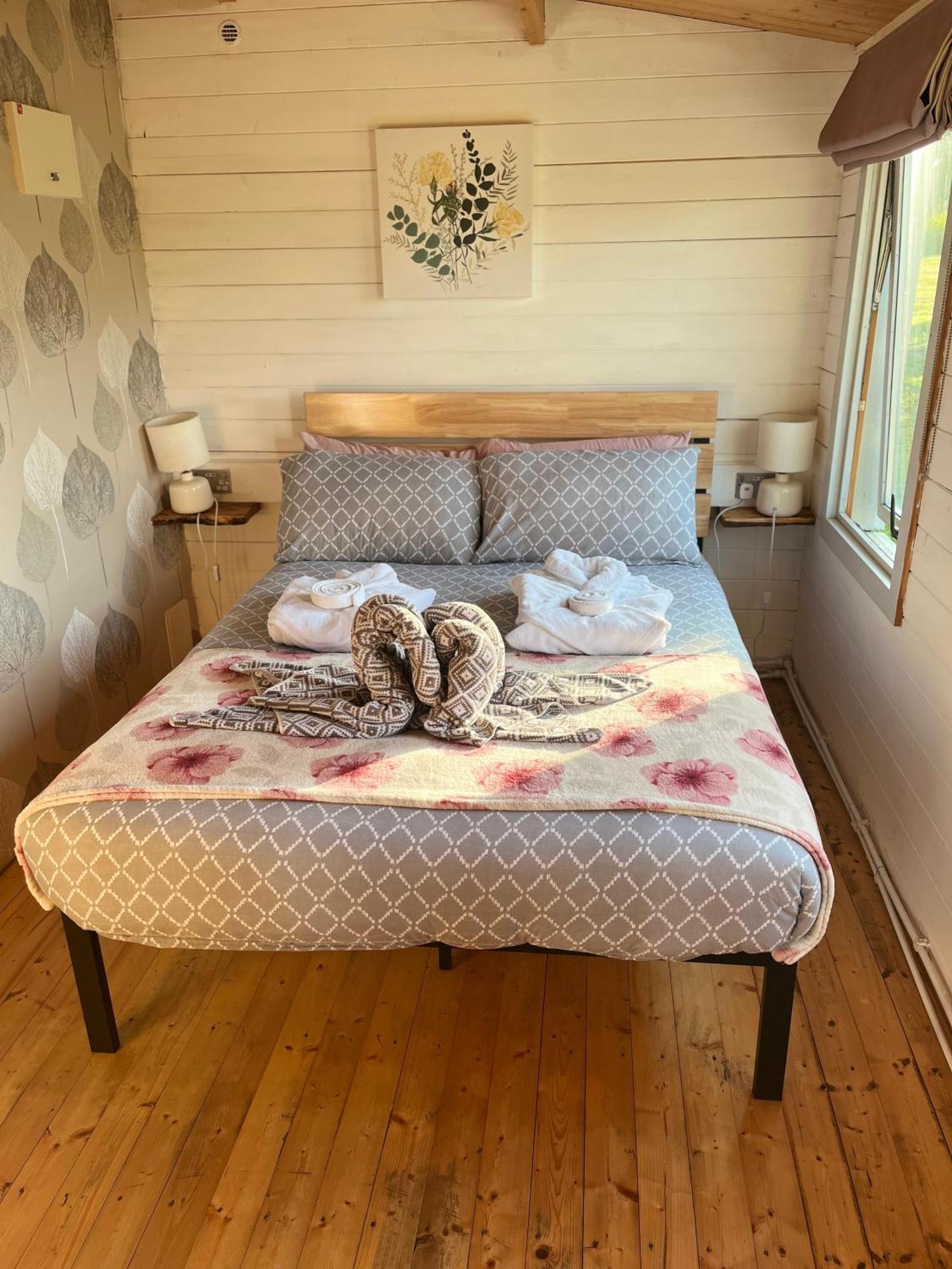 Ivy Rose Cabin No Hot Tub Bude Kültér fotó