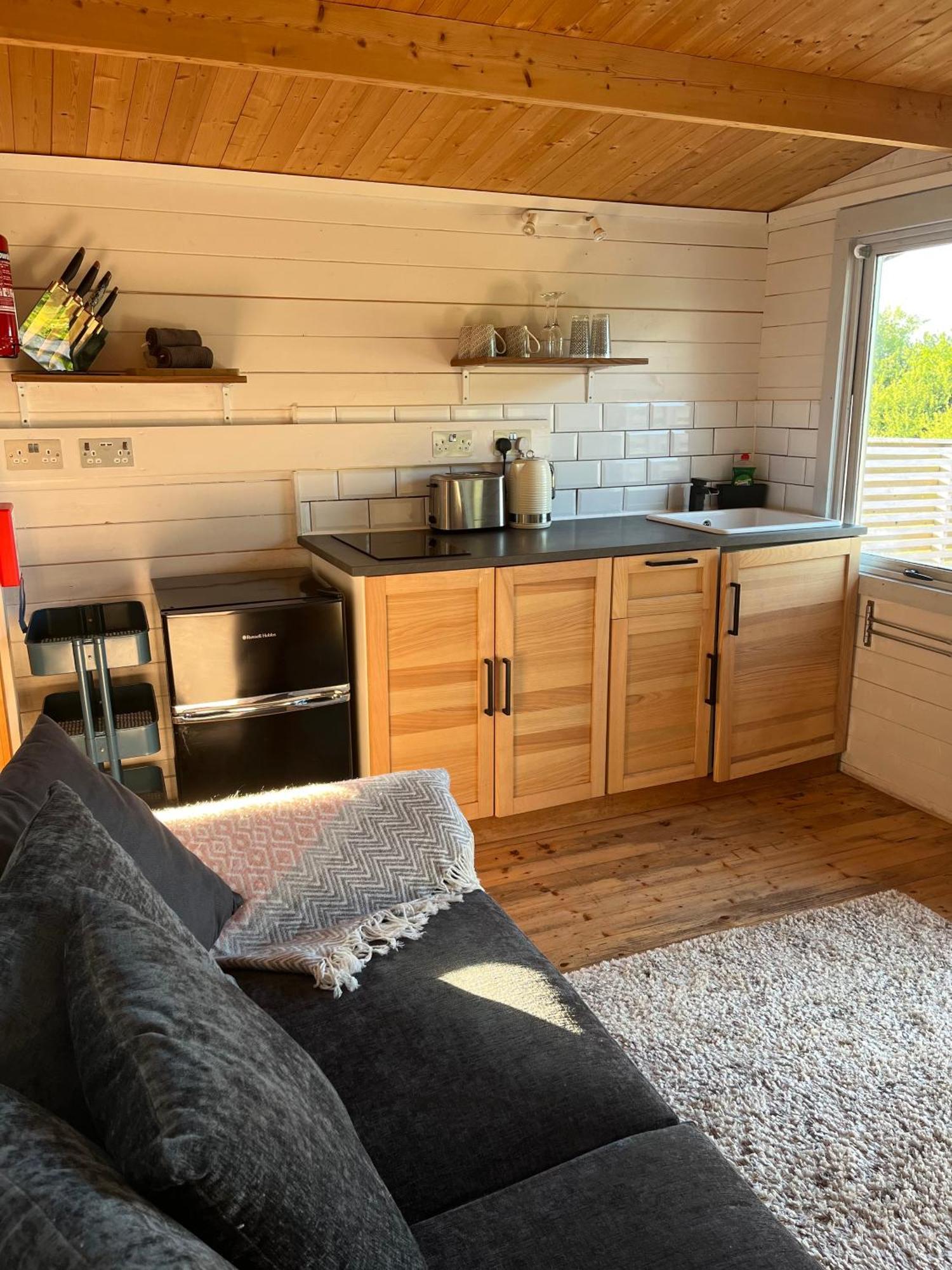 Ivy Rose Cabin No Hot Tub Bude Kültér fotó
