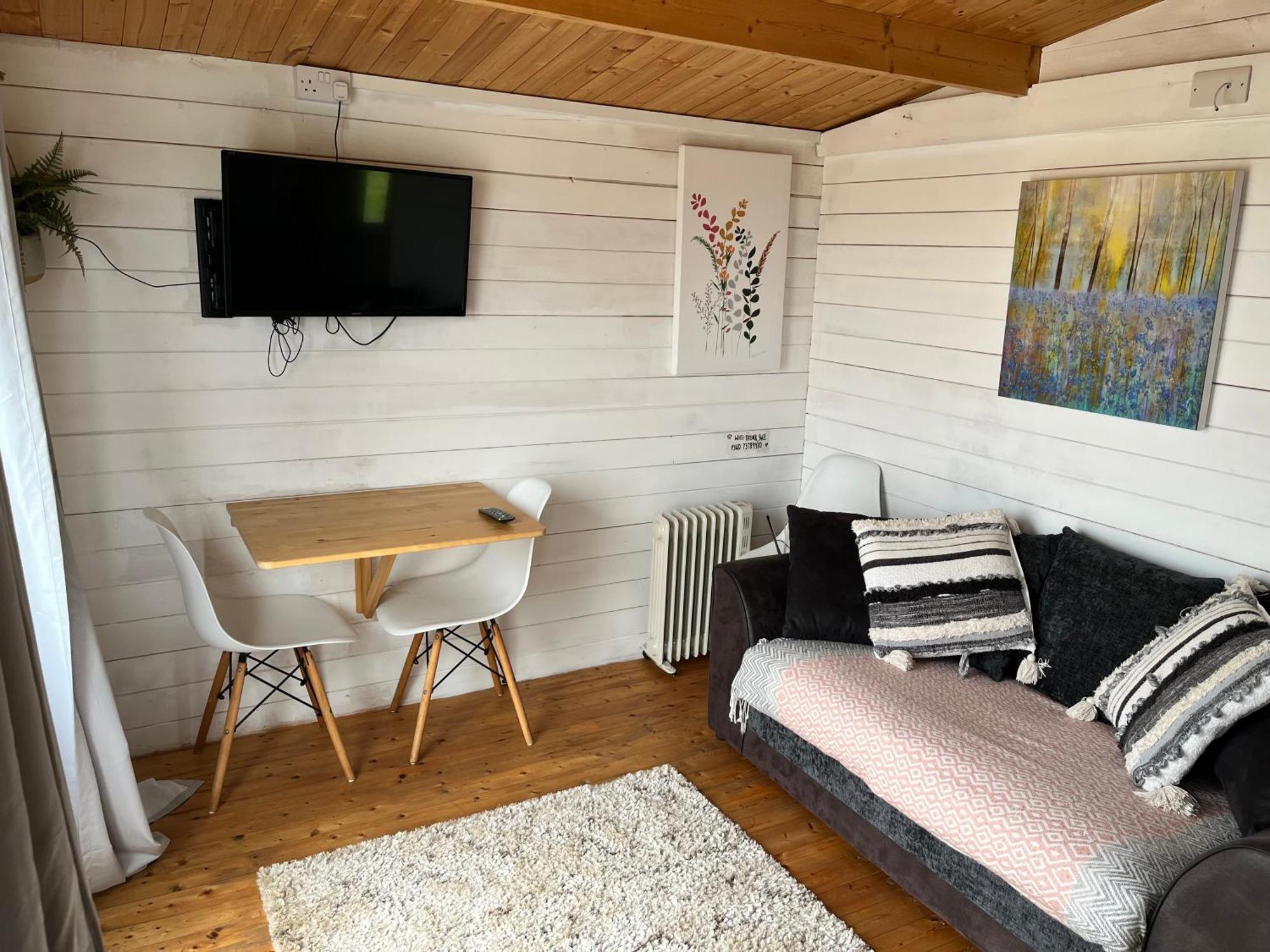 Ivy Rose Cabin No Hot Tub Bude Kültér fotó
